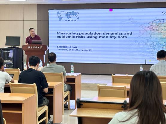 会议室里的人们 AI 生成的内容可能不正确。
